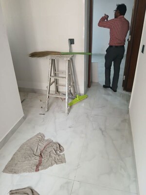 Room in 3 BHK Builder Floor at Greater Kailash ii – for Rent