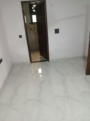 Room in 3 BHK Builder Floor at Greater Kailash ii – for Rent
