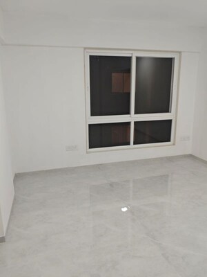 Room in 3 BHK Apartment at Apollo Square, Lulla Nagar – for Rent