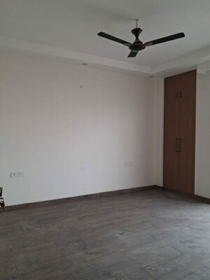Room in 4 BHK Builder Floor at Hbh Colony – for Rent