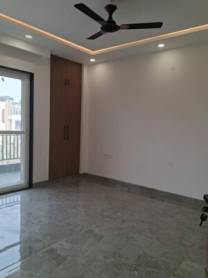 Room in 4 BHK Builder Floor at Hbh Colony – for Rent