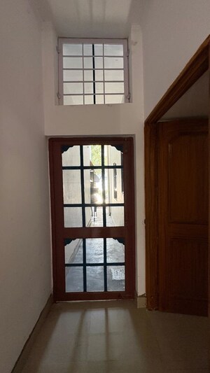 Room in 2 BHK Builder Floor at Dalanwala – for Rent