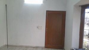 Room in 1 BHK Builder Floor at Dalanwala – for Rent