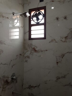Room in 3 BHK Builder Floor at Chukkuwala – for Rent