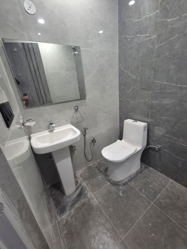 Bathroom, kulhan 2 Bedroom 1300 Sq.Ft. Builder Floor In Kulhan Dehradun 10354055