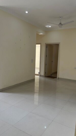 Room in 3 BHK Apartment at The Ananta Aspire, Utrathiya – for Rent