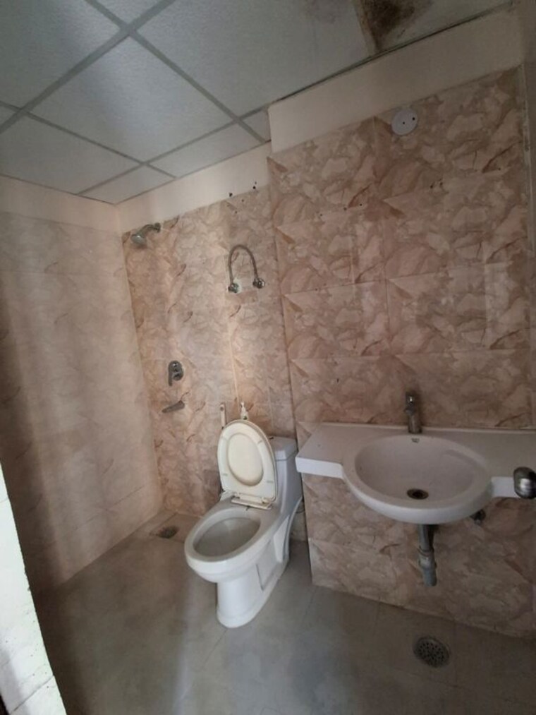 Bathroom, kw-srishti-phase-ii 2 Bedroom 1000 Sq.Ft. Apartment In Raj Nagar Extension Ghaziabad 10388668