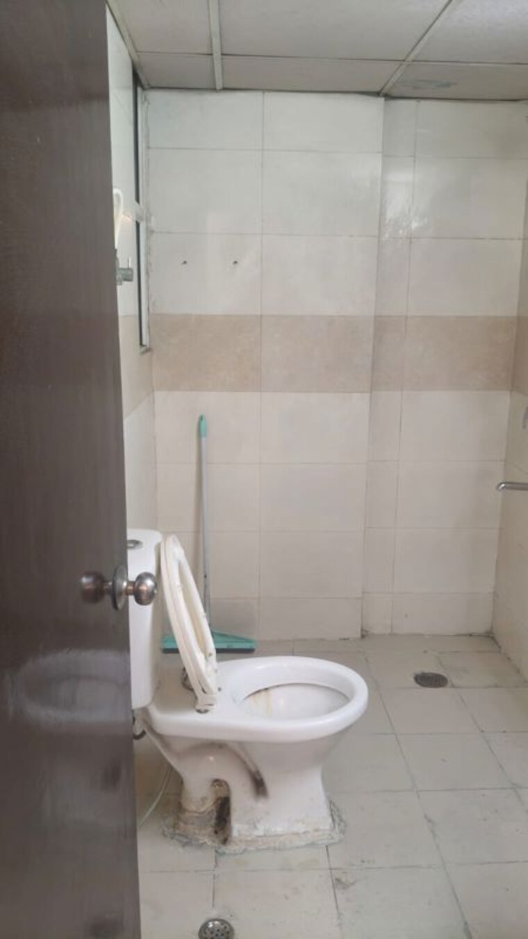 Bathroom, proview-officer-city-2 2 Bedroom 995 Sq.Ft. Apartment In Raj Nagar Extension Ghaziabad 10388702
