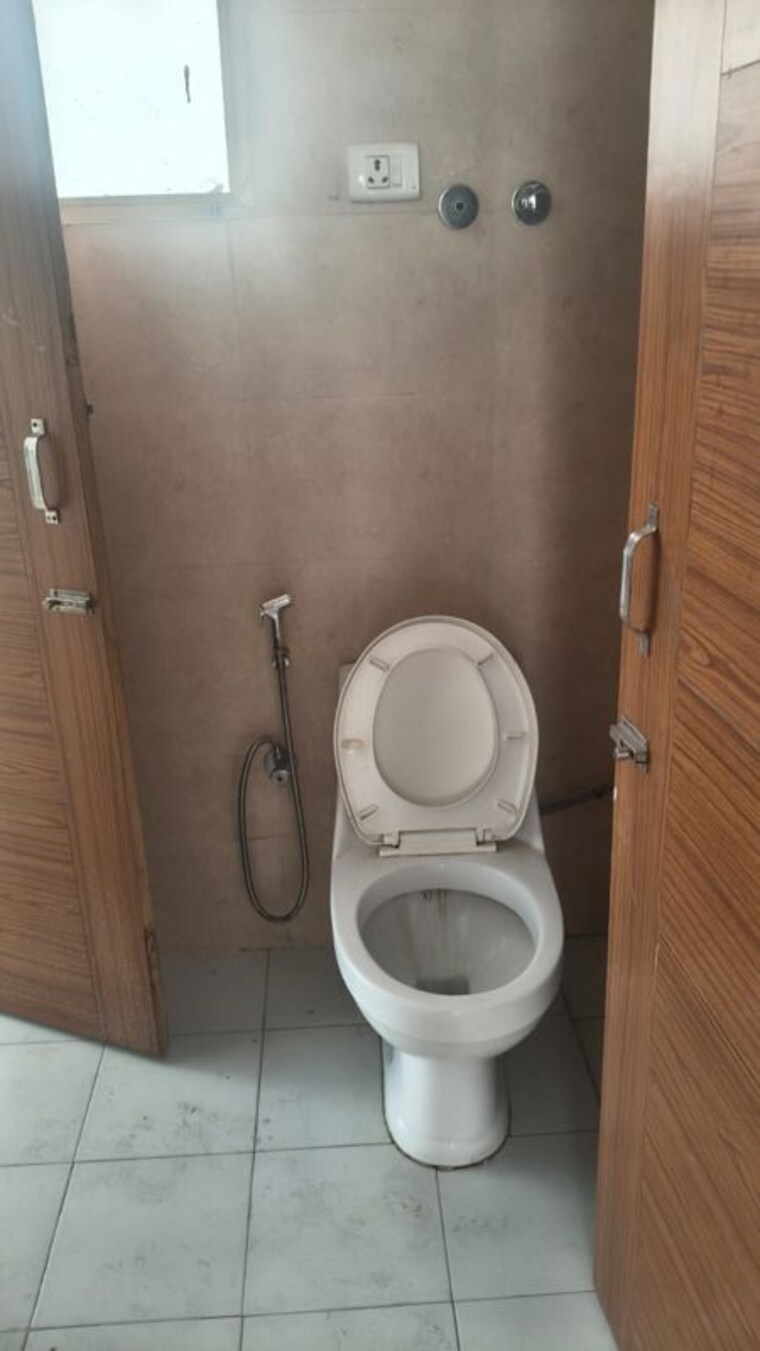 Bathroom, proview-officer-city-2 2 Bedroom 995 Sq.Ft. Apartment In Raj Nagar Extension Ghaziabad 10388702