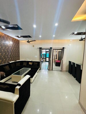 Team Area in 3 BHK Builder Floor at Preet Colony – for Sale