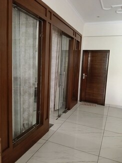 5 BHK + Servant Room Apartment For Rent in Sector 24