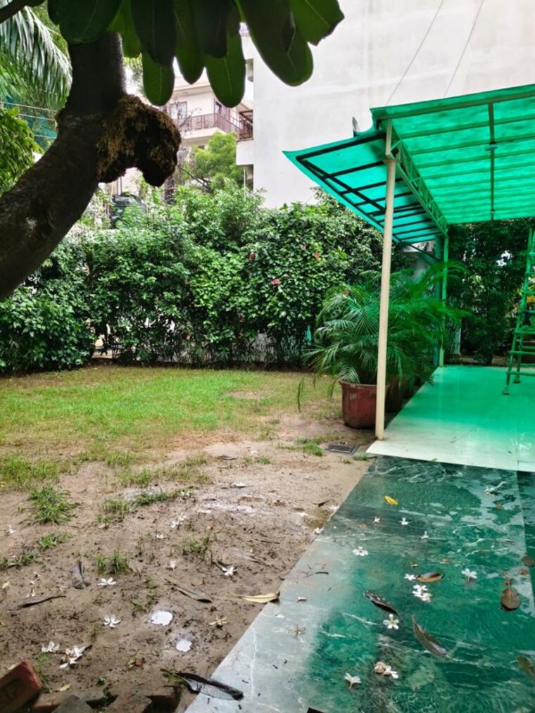 Garden, vasant vihar 4 Bedroom 4000 Sq.Ft. Independent House In Vasant Vihar Delhi 10388749