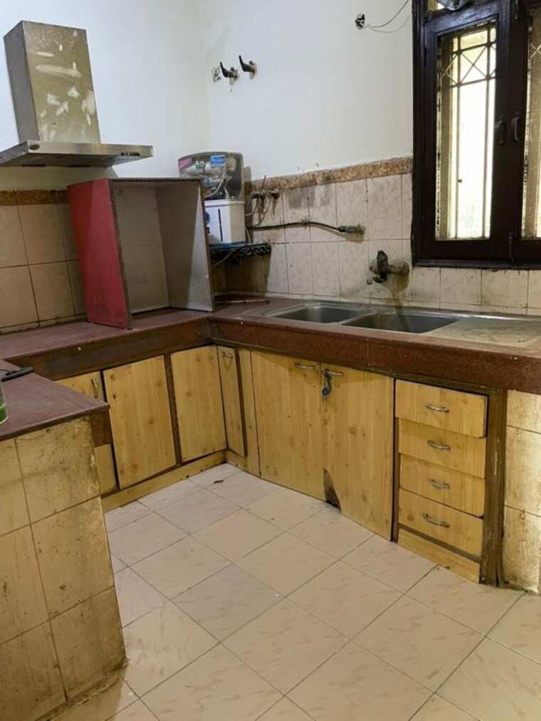 Kitchen, central-market 3 Bedroom 1722 Sq.Ft. Apartment In Sector 50 Noida 10388752