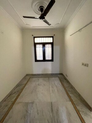Room in 3 BHK Apartment at Central Market, Sector 50 – for Sale