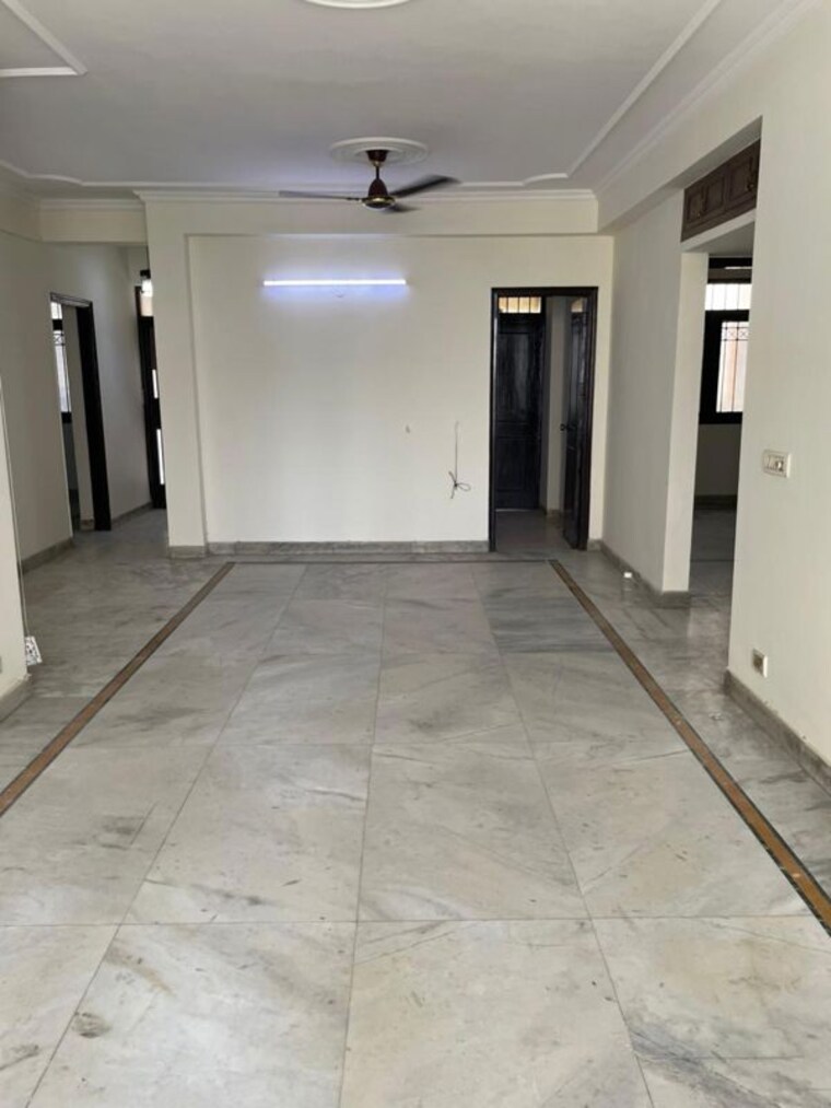 Room, central-market 3 Bedroom 1728 Sq.Ft. Apartment In Sector 50 Noida 10388763