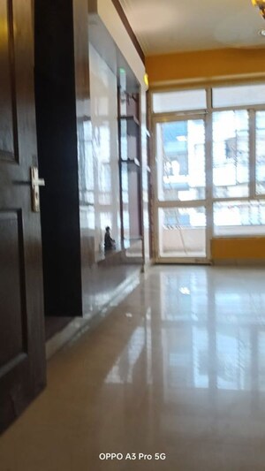 Room in 4 BHK Apartment at Unitech The Close North, Sector 50 – for Sale