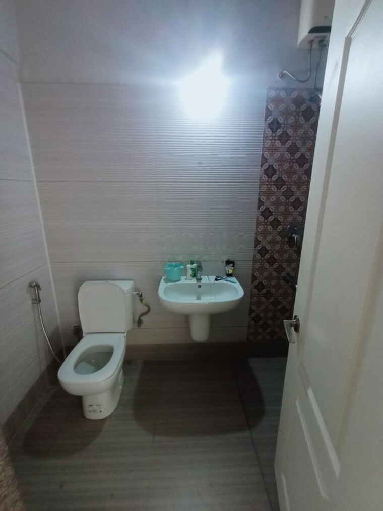 Bathroom, kumar-urban-kul-ecoloch 2 Bedroom 713 Sq.Ft. Apartment In Mahalunge Pune 10388904