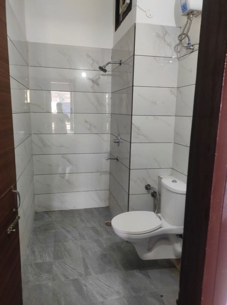 Bathroom, aditya-palm-court 4 Bedroom 2300 Sq.Ft. Apartment In Vip Road Zirakpur 10388940