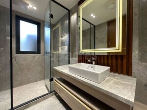 Bathroom in 4 BHK Builder Floor at Green Park – for Rent