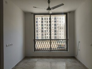 Room in 1 BHK Apartment at Hiranandani The Walk, Ghodbunder Road – for Rent