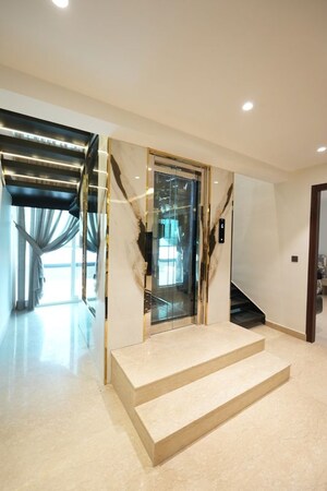 Gym in 3 BHK Builder Floor at Sector 16 – for Rent