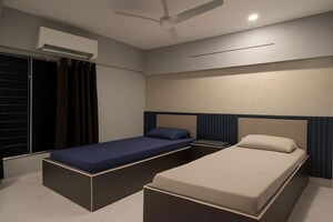 Master Bedroom in 4 BHK Apartment at Excellency Apartment, Andheri West – for Rent
