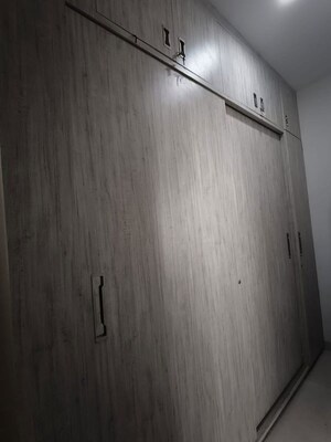 Furnished Amenities in 4 BHK Apartment at Indiabulls Centrum Park, Sector 103 – for Sale