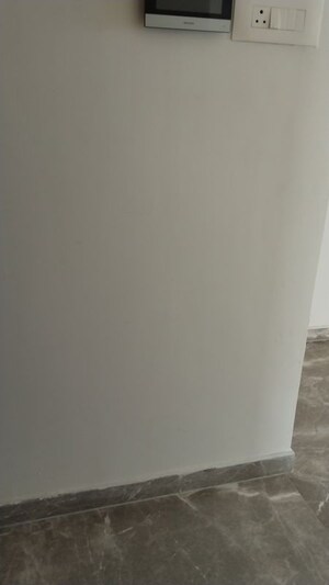 Room in 2.5 BHK Apartment at Prescon Midtown Bay, Mahim West – for Sale