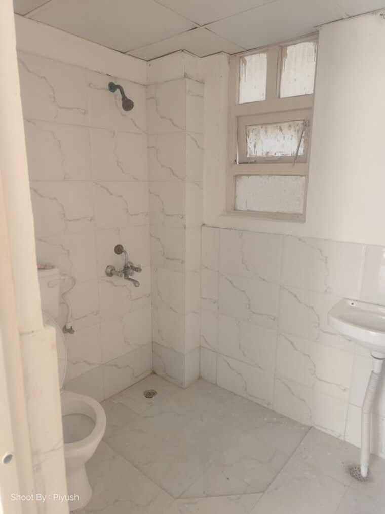 Bathroom, op-floridaa 1 Bedroom 520 Sq.Ft. Apartment In Sector 82 Faridabad 10389083