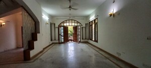 Room in 3.5 BHK Independent House at South City 1 – for Rent