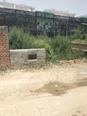  Plot For Sale in Noida Central