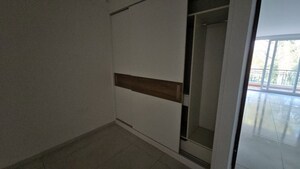 Room in 3 BHK Apartment at Riverdale Hazelwood Residences, High Ground – for Rent