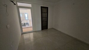 Room in 3 BHK Apartment at Riverdale Hazelwood Residences, High Ground – for Rent