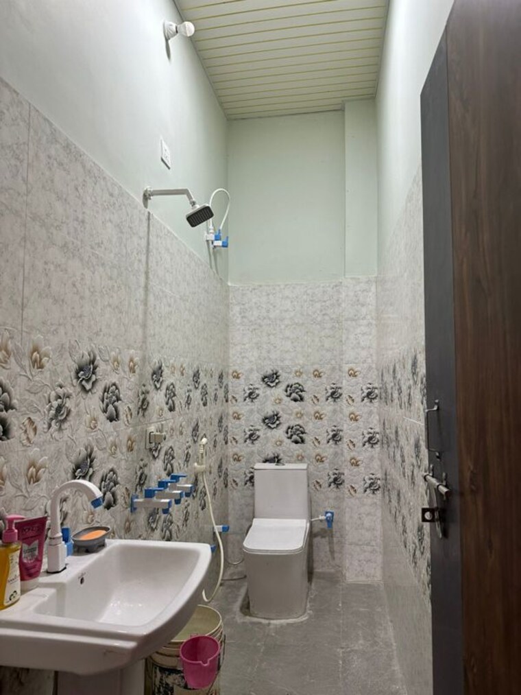 Bathroom, sector 56 2 Bedroom 75 Sq.Yd. Independent House In Sector 56 Faridabad 10379944