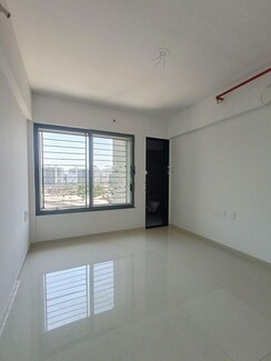 2 BHK Apartment For Rent in Manav La Centra