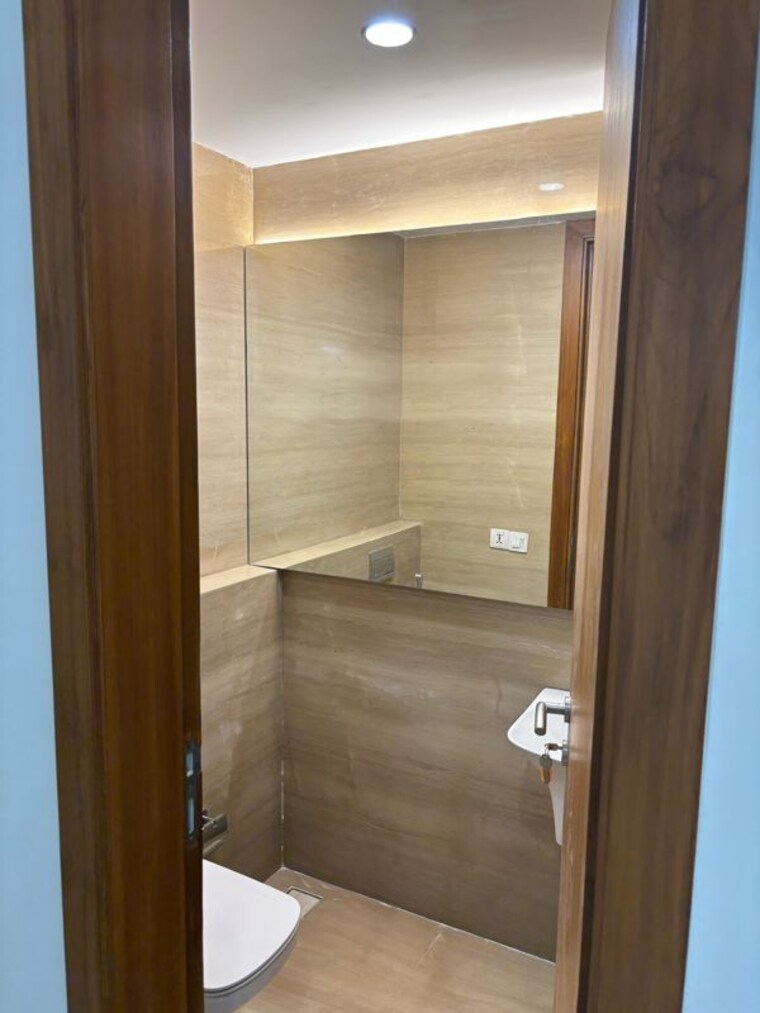 Bathroom, k-raheja-modern-vivarea 3 Bedroom 2230 Sq.Ft. Apartment In Mahalaxmi Mumbai 10389203