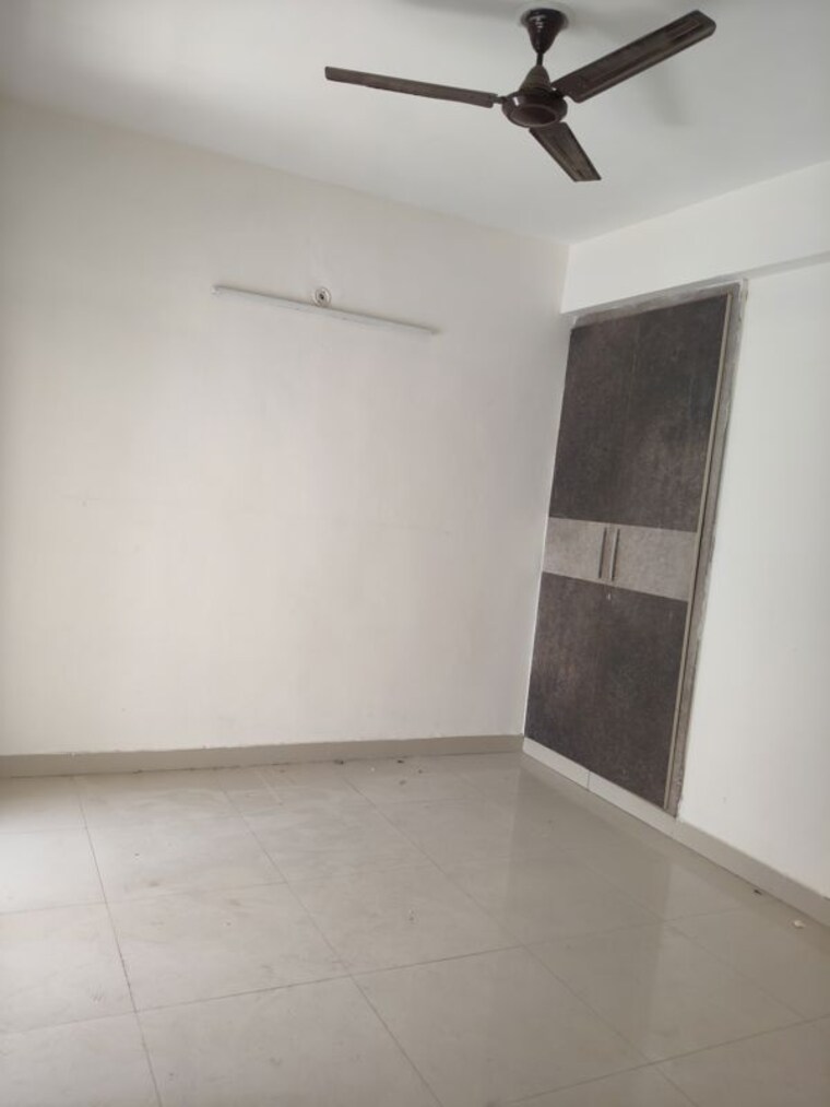 Room, galaxy-north-avenue-ll 3 Bedroom 1250 Sq.Ft. Apartment In Gaur City 2 Greater Noida 10389189