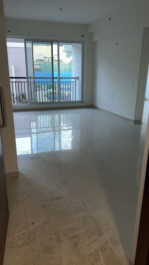Room in 3 BHK Apartment at L And T Seawoods Residences, Seawoods – for Rent