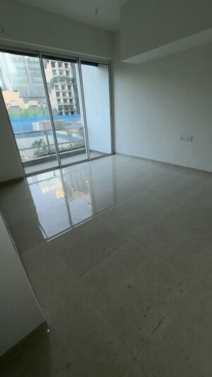 Room in 3 BHK Apartment at L And T Seawoods Residences, Seawoods – for Rent