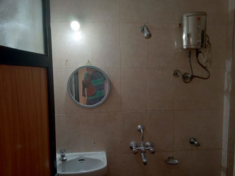 Bathroom, shiv-riddhi-lok-kailash-chs 2 Bedroom 670 Sq.Ft. Apartment In Mulund West Mumbai 10389283