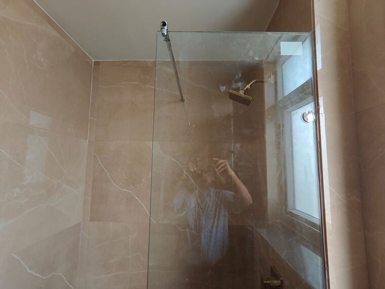 Bathroom, smart-world-orchard 3 Bedroom 1600 Sq.Ft. Apartment In Sector 61 Gurgaon 10389273