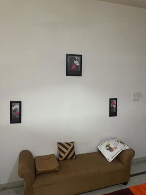 Furnished Amenities in 3 BHK Builder Floor at Kailash Colony – for Rent