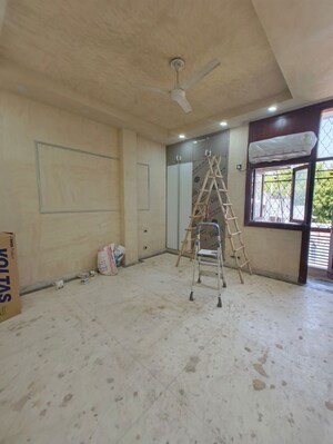 Room in 3 BHK Builder Floor at Greater Kailash ii – for Rent