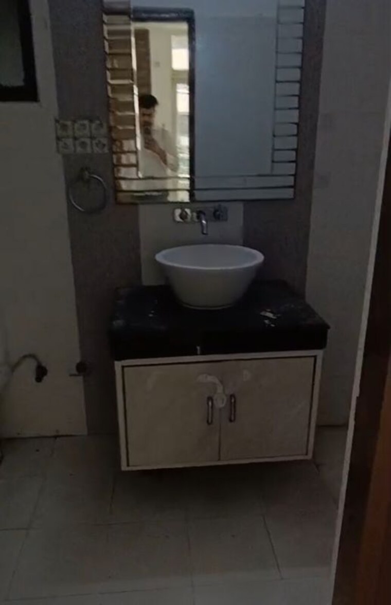 Bathroom, jai-maa-celestial-comfort 3 Bedroom 2015 Sq.Ft. Apartment In Vaishali Sector 2 Ghaziabad 10389271