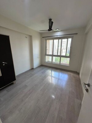Room in 3 BHK Apartment at Hiranandani Canary, Ghodbunder Road – for Rent