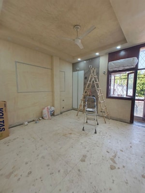 Room in 3 BHK Builder Floor at Greater Kailash ii – for Rent