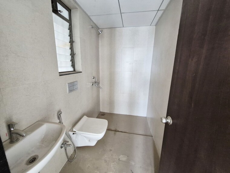 Bathroom, runwal-my-city-phase-ii-cluster-05 3 Bedroom 777 Sq.Ft. Apartment In Dombivli East Thane 10389364