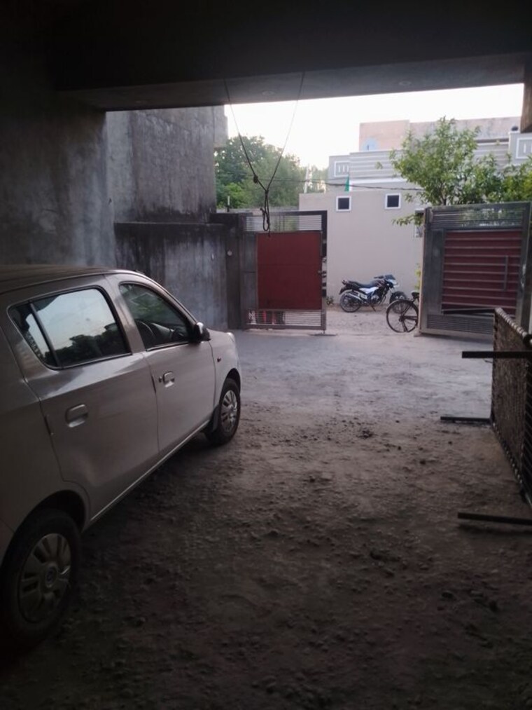  Parking, kharar road  300 Sq.Yd. Independent House In Kharar Road Mohali 10389306