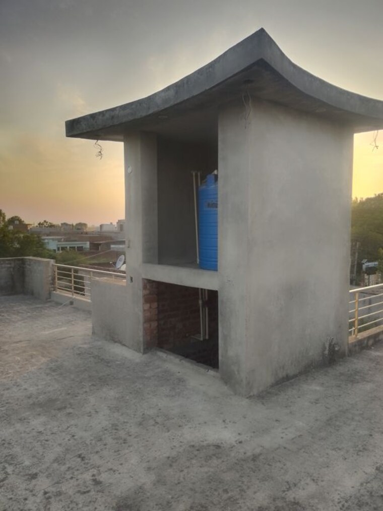 Terrace, kharar road  300 Sq.Yd. Independent House In Kharar Road Mohali 10389306