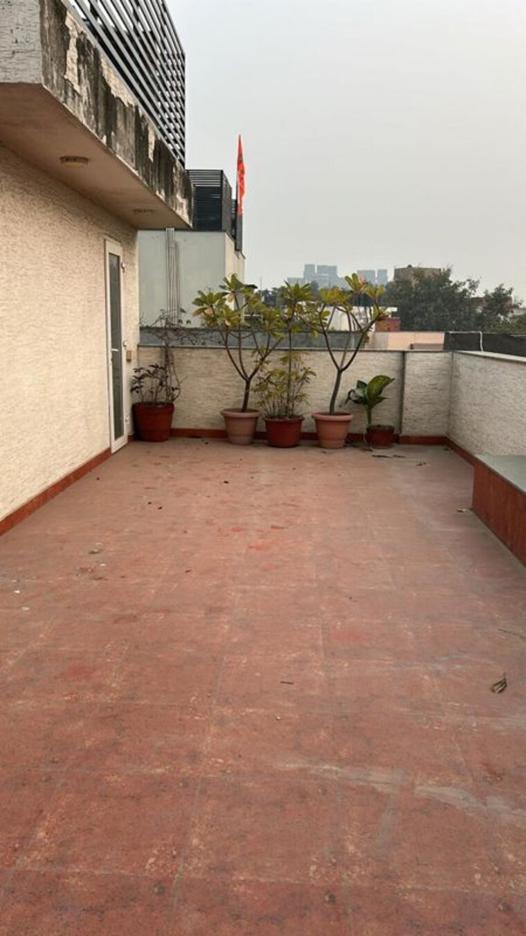 Balcony, east of kailash 3 Bedroom 200 Sq.Ft. Builder Floor In East Of Kailash Delhi 10389387